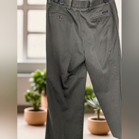 Dockers Men's Dark Olive Chinos Size 34x31 (EUC) - Picture 11 of 14